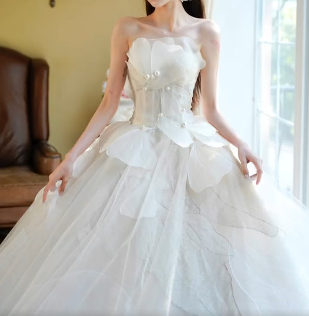 Glam Strapless Beads Wedding Dress Petals Tulle A-Line Bridal Dress GG7333