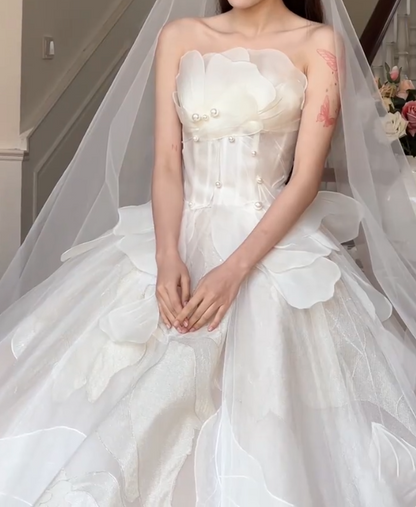 Glam Strapless Beads Wedding Dress Petals Tulle A-Line Bridal Dress GG7333