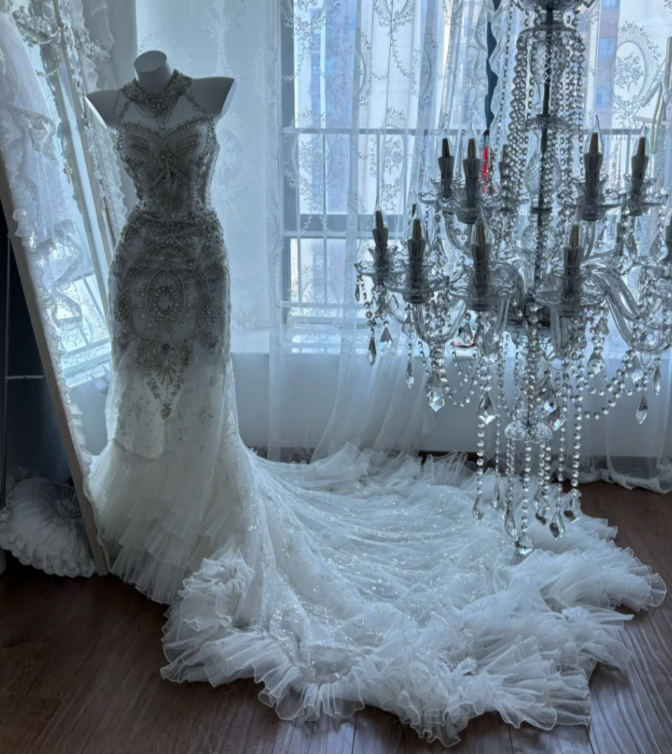 Luxurious Halter Neck Tiered Wedding Dress Beaded Mermaid Bridal Dress GG7342