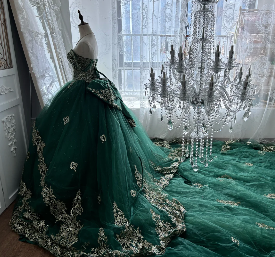 Glamorous Off-Shoulder Sequins Prom Dress Green Appliques Tulle A-Line Evening Dress GG7343