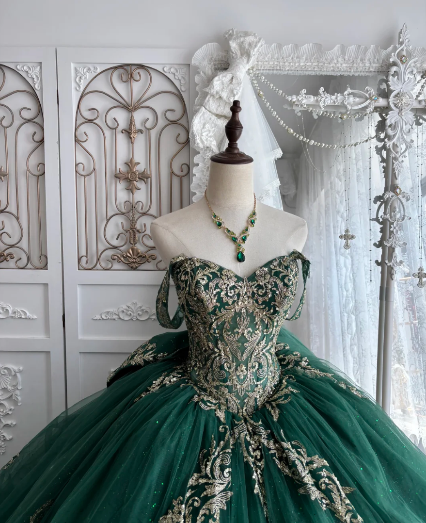 Glamorous Off-Shoulder Sequins Prom Dress Green Appliques Tulle A-Line Evening Dress GG7343