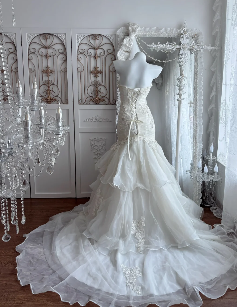Ornate Strapless Beaded Wedding Dress Appliques Tiered Mermaid Bridal Dress GG7345
