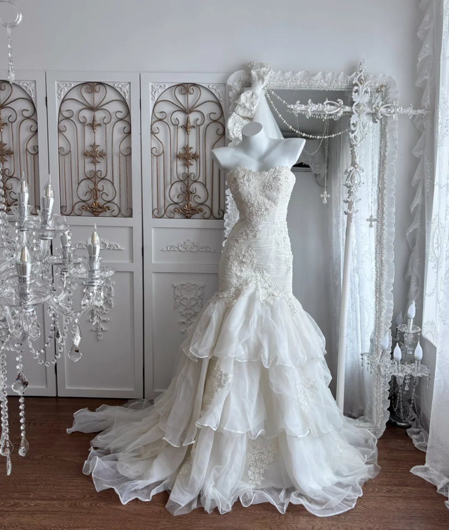 Ornate Strapless Beaded Wedding Dress Appliques Tiered Mermaid Bridal Dress GG7345