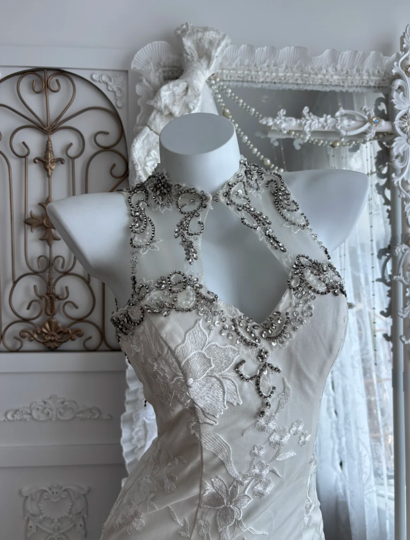 Luxurious Halter Neck Beaded Wedding Dress Sequins Tiered Mermaid Bridal Dress GG7352