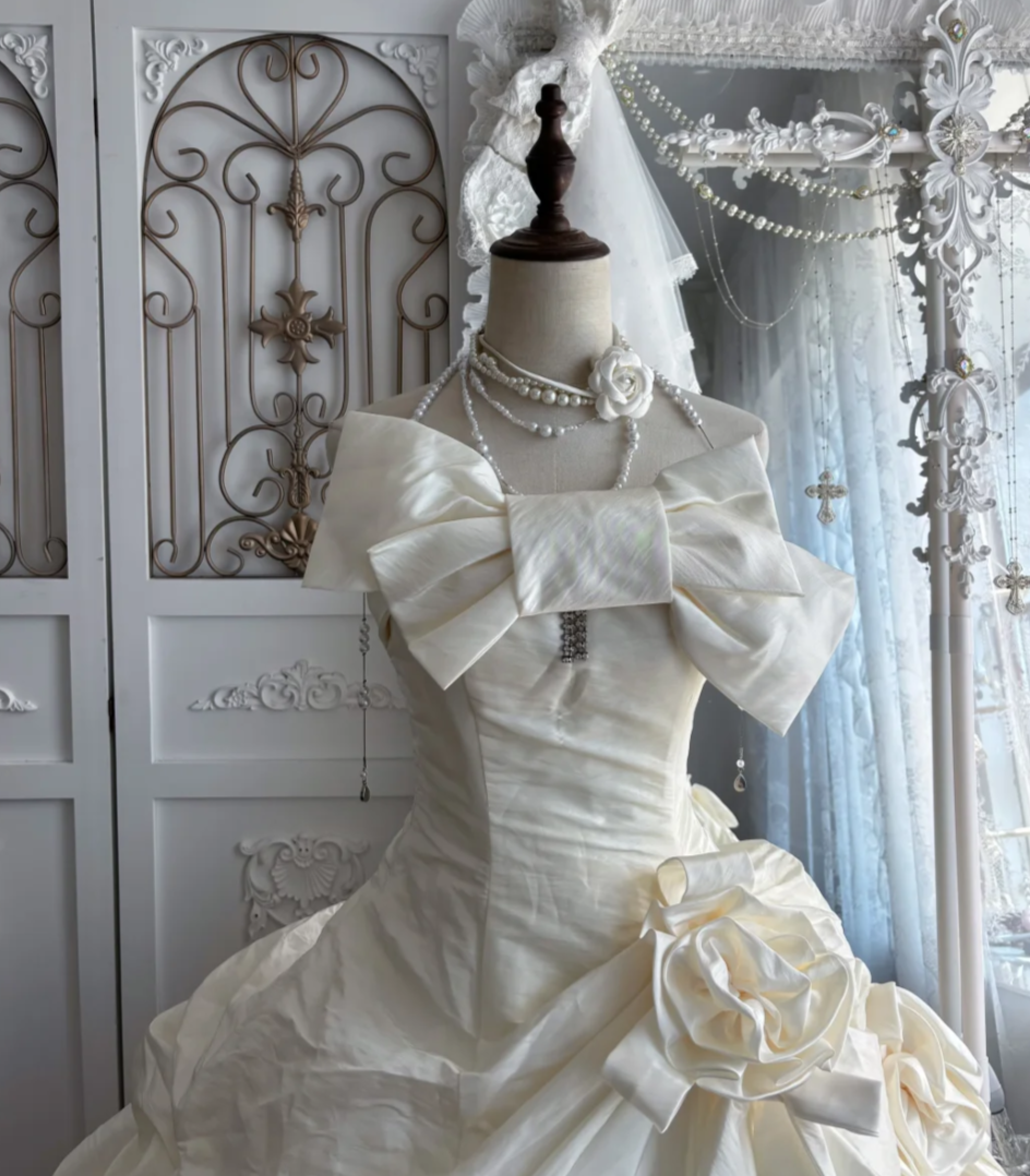 Fascinating Strapless Bow Wedding Dress Handmade Flowers Tiered A-Line Bridal Dress GG7359