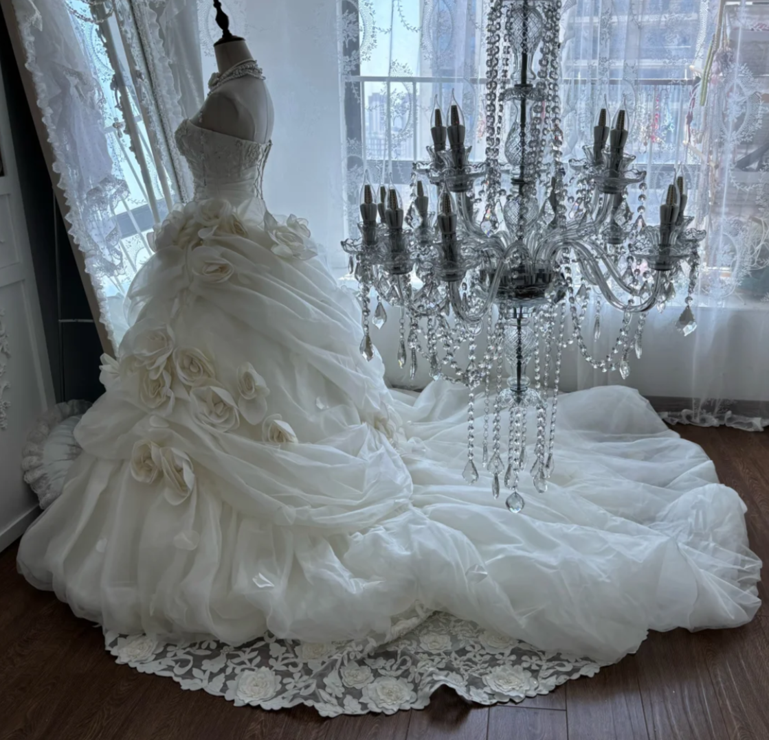 Graceful Strapless Beaded Wedding Dress Handmade Flowers A-Line Bridal Dress GG7361
