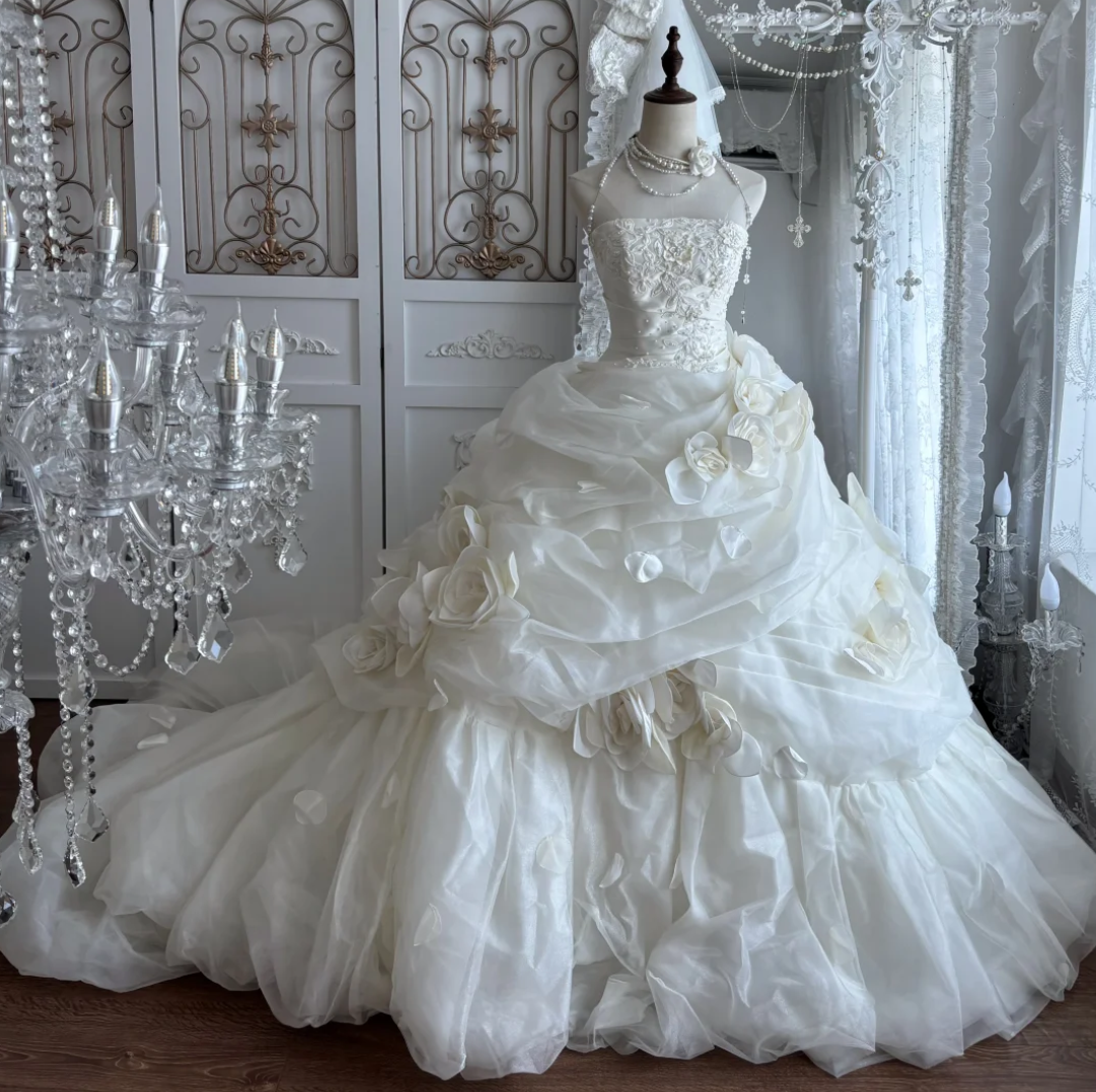 Graceful Strapless Beaded Wedding Dress Handmade Flowers A-Line Bridal Dress GG7361