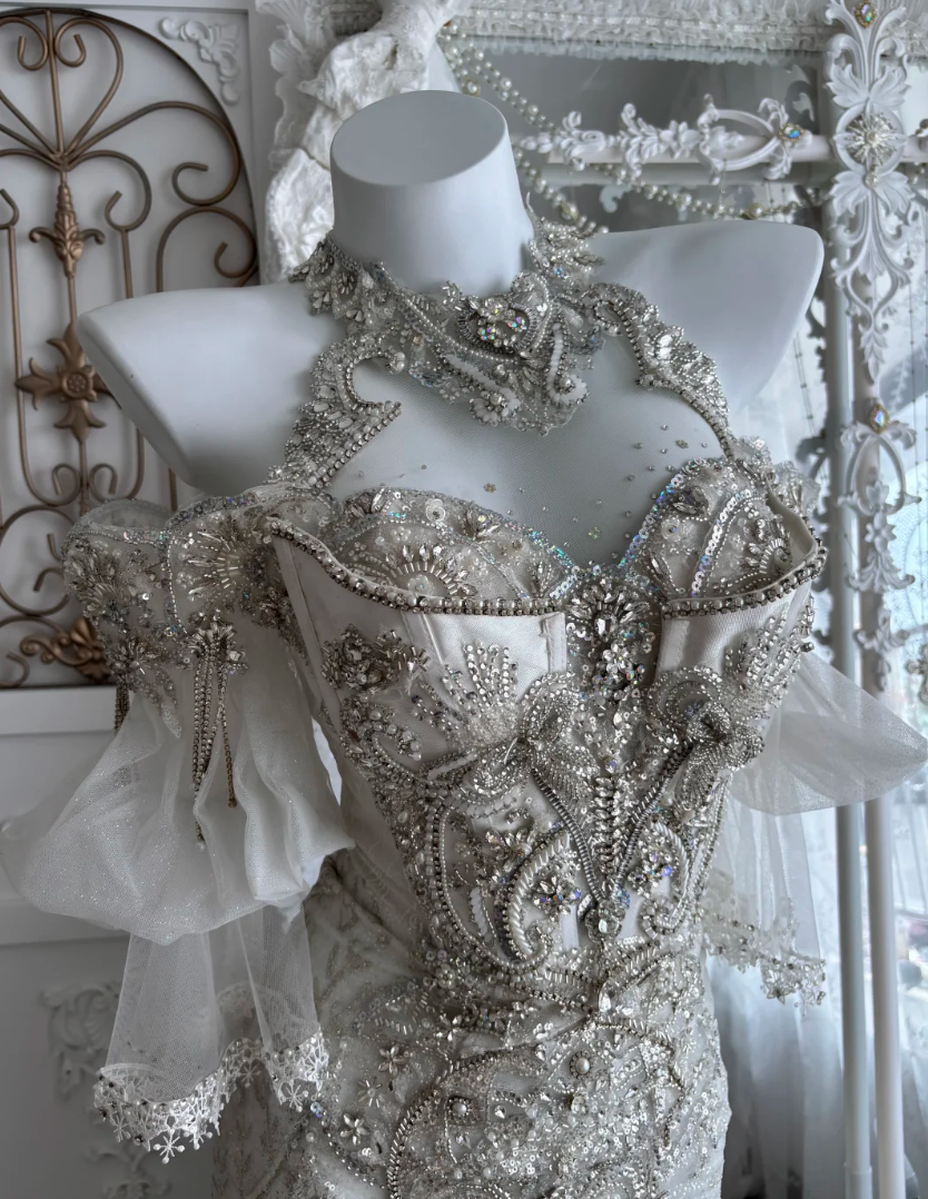 Exquisite Halter Neck Beaded Wedding Dress Long Sleeve Mermaid Bridal Dress GG7368