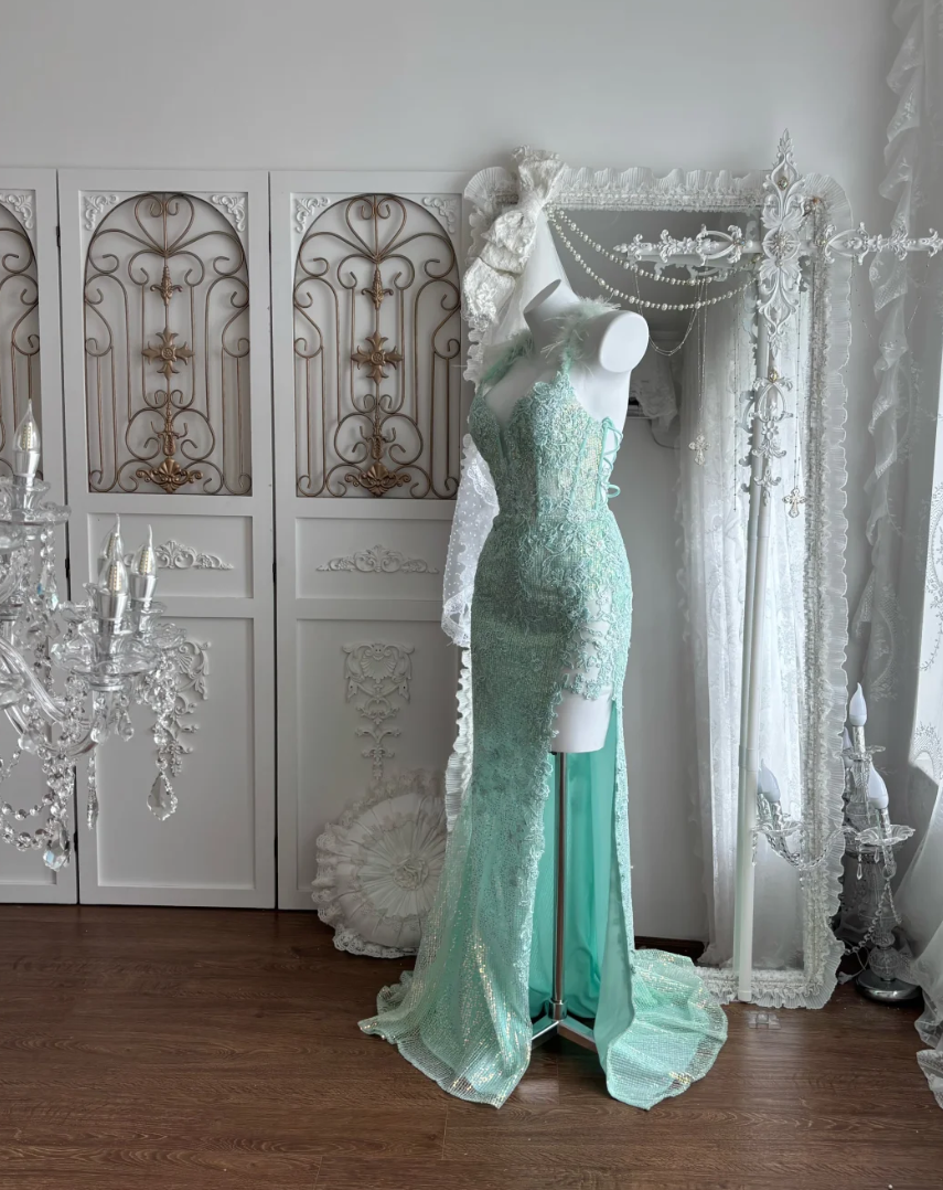 Alluring Halter Neck Green Prom Dress Sequins Slit Mermaid Evening Dress GG7376