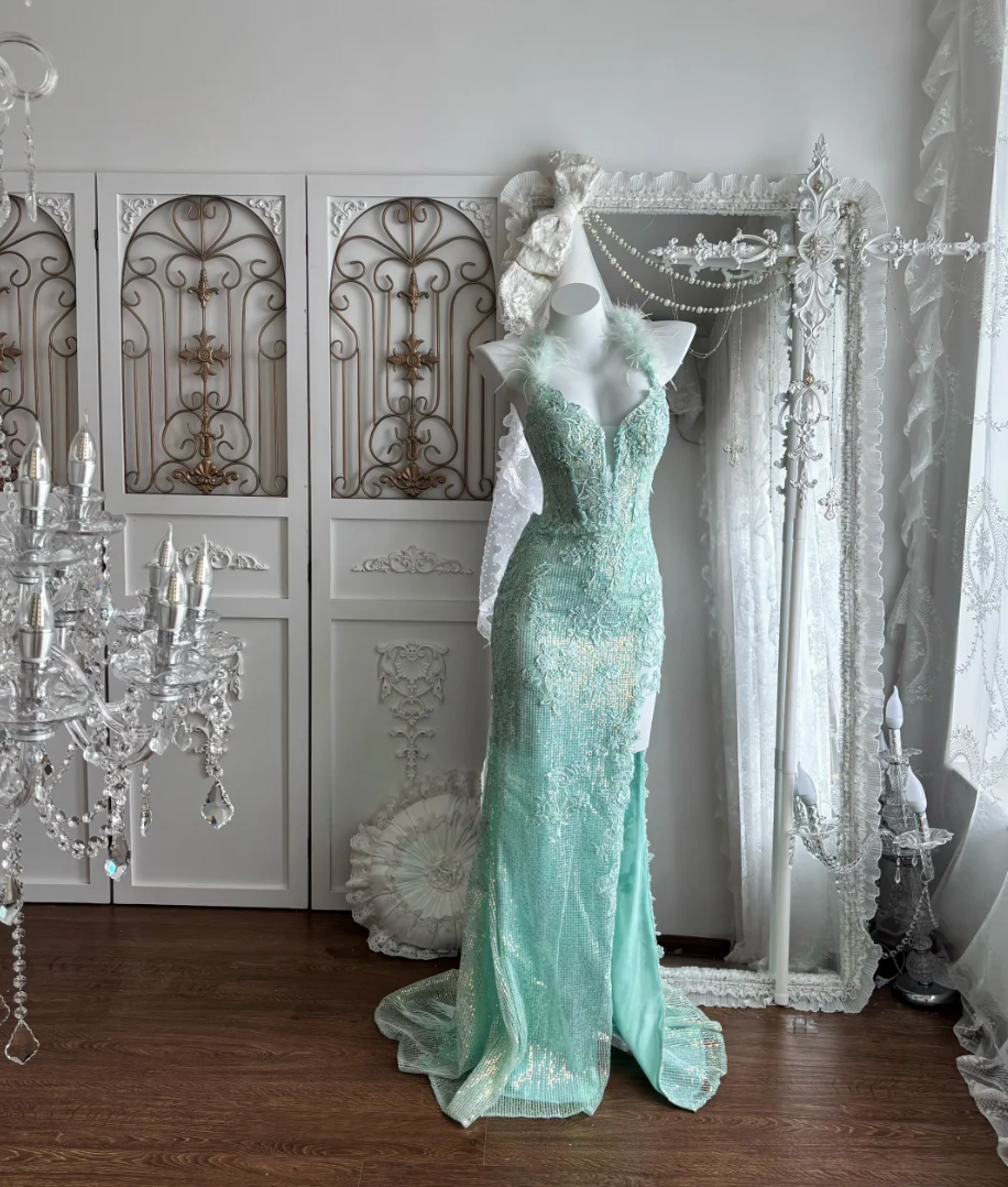 Alluring Halter Neck Green Prom Dress Sequins Slit Mermaid Evening Dress GG7376