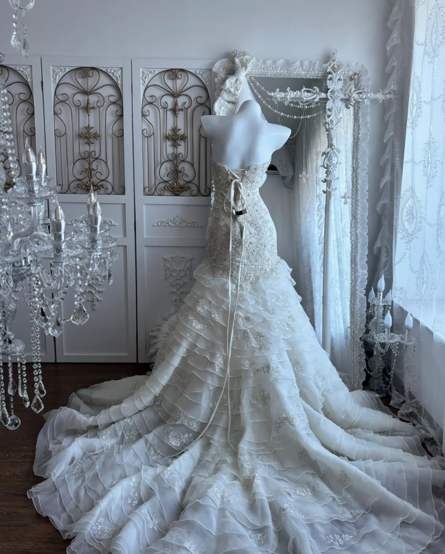 Luxurious Strapless Beaded Wedding Dress Embroidery Tiered Mermaid Bridal Dress GG7378