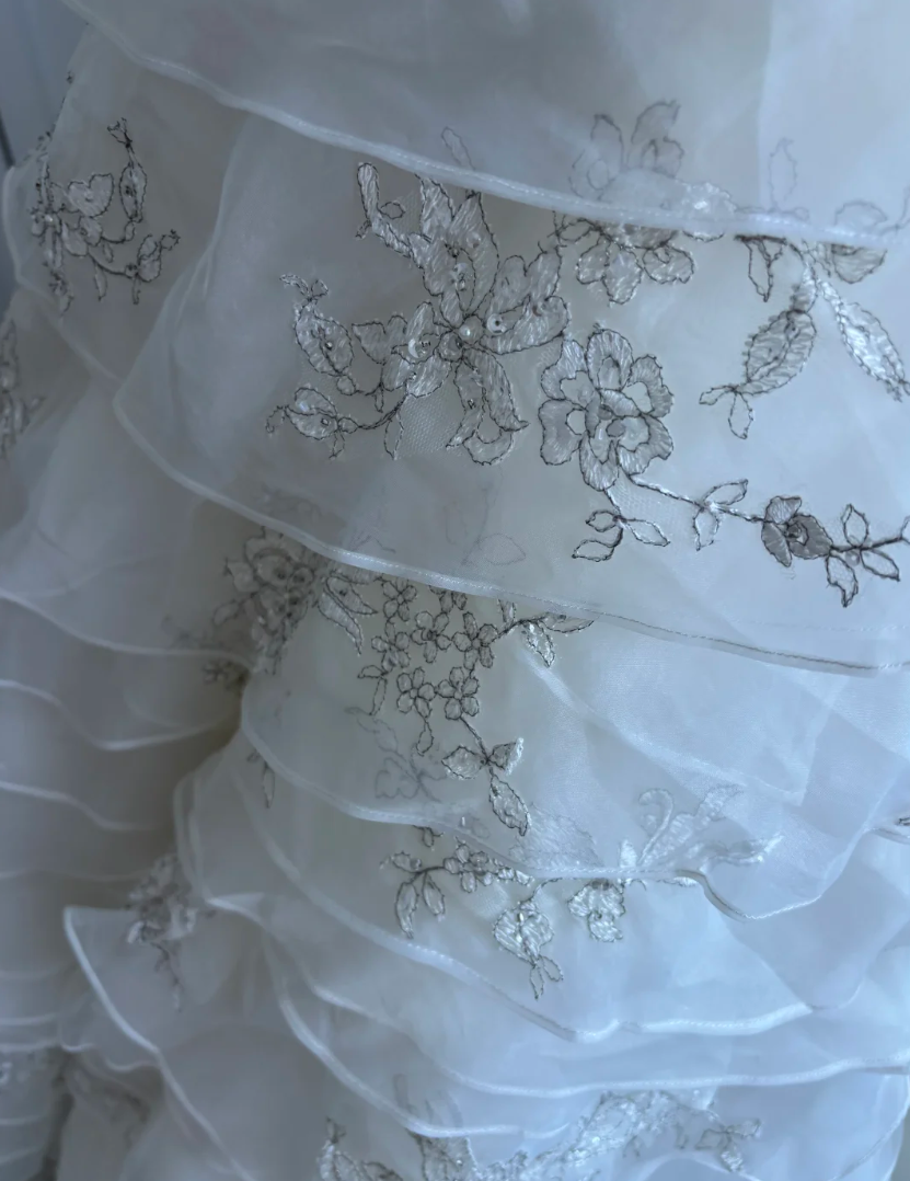 Luxurious Strapless Beaded Wedding Dress Embroidery Tiered Mermaid Bridal Dress GG7378