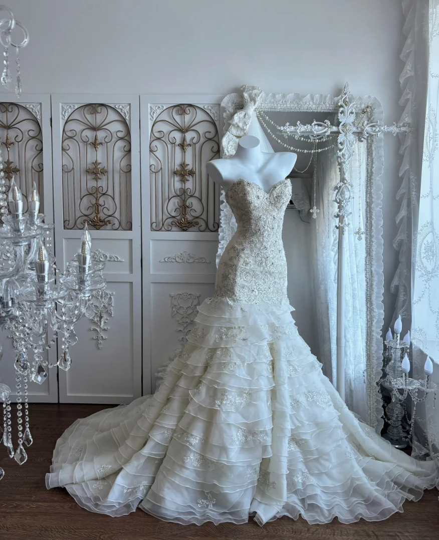 Luxurious Strapless Beaded Wedding Dress Embroidery Tiered Mermaid Bridal Dress GG7378