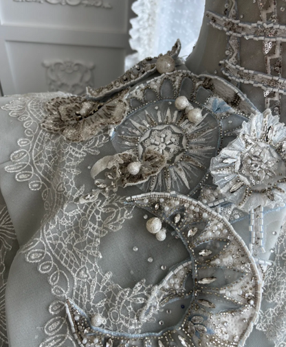 Exquisite Off-Shoulder Wedding Dress Beading Rhinestones A-Line Bridal Dress GG7389