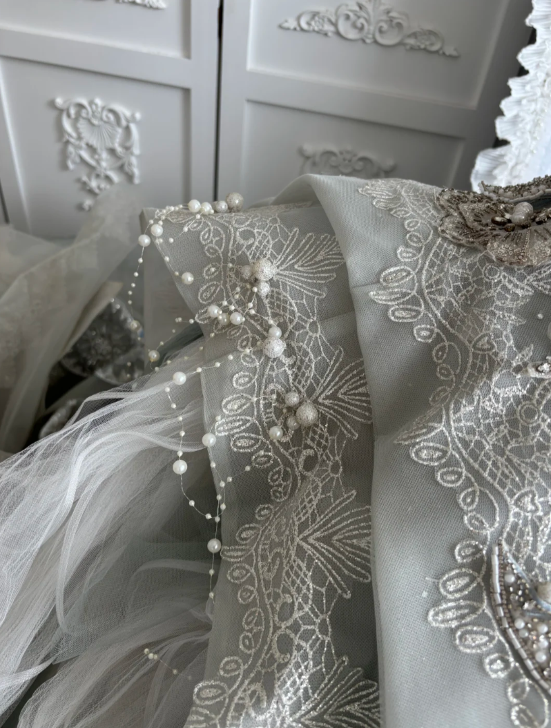 Exquisite Off-Shoulder Wedding Dress Beading Rhinestones A-Line Bridal Dress GG7389