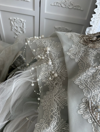 Exquisite Off-Shoulder Wedding Dress Beading Rhinestones A-Line Bridal Dress GG7389