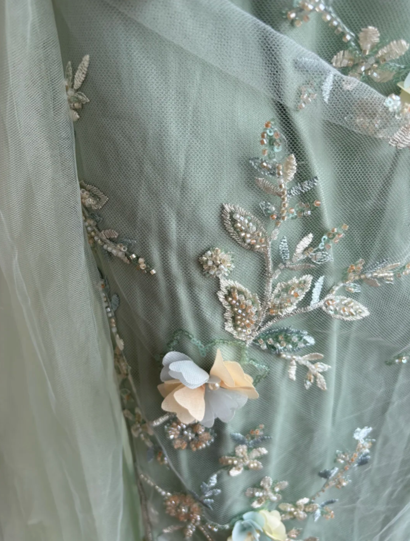 Unique Halter Neck Green Prom Dress Sequins Appliques Mermaid Evening Dress GG7390