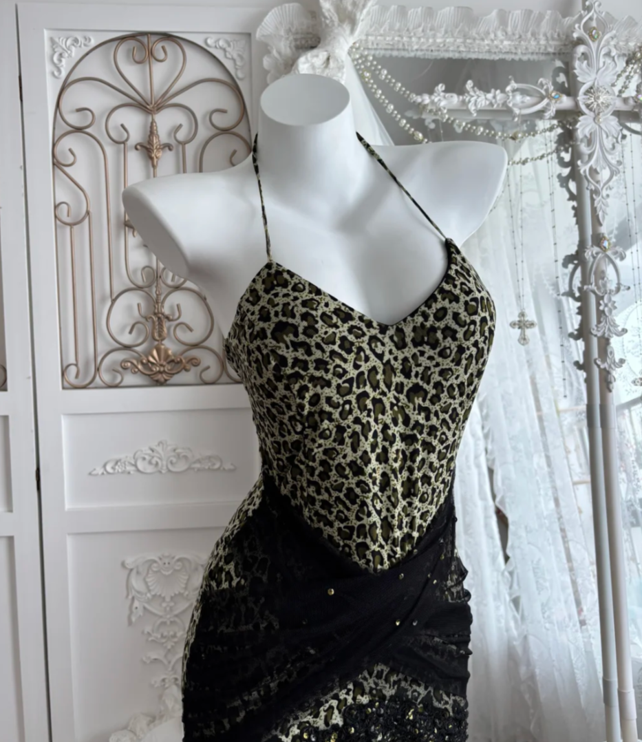 Alluring Halter Neck Ruffles Homecoming Dress Leopard Sequins Sheath Birthday Dress GG7395