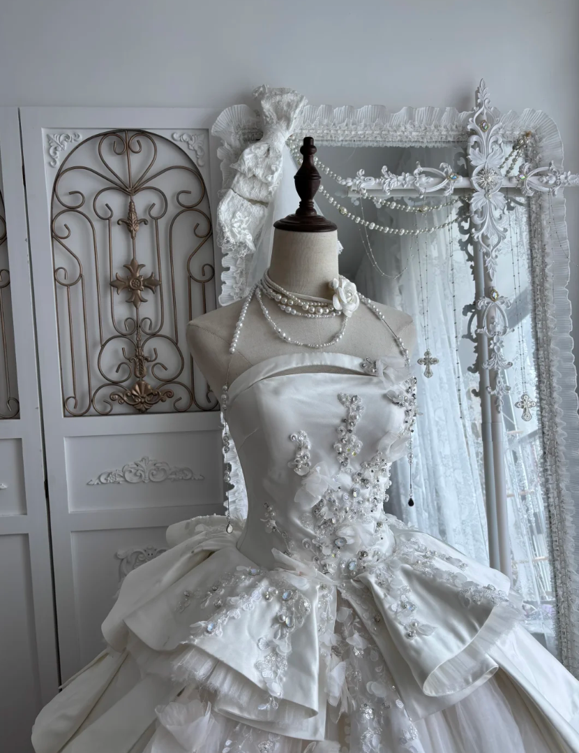 Gorgeous Strapless Wedding Dress Appliques Beading A-Line Bridal Dress GG7396