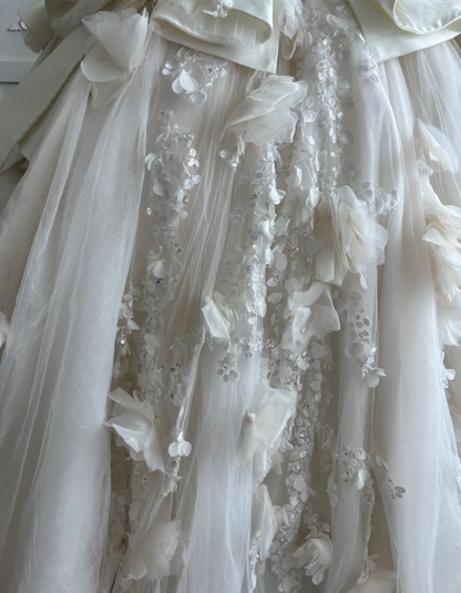 Gorgeous Strapless Wedding Dress Appliques Beading A-Line Bridal Dress GG7396