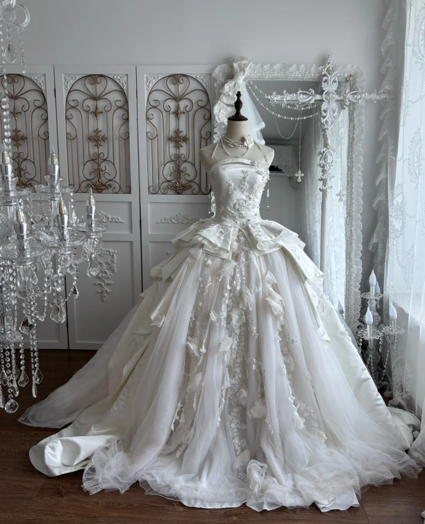 Gorgeous Strapless Wedding Dress Appliques Beading A-Line Bridal Dress GG7396
