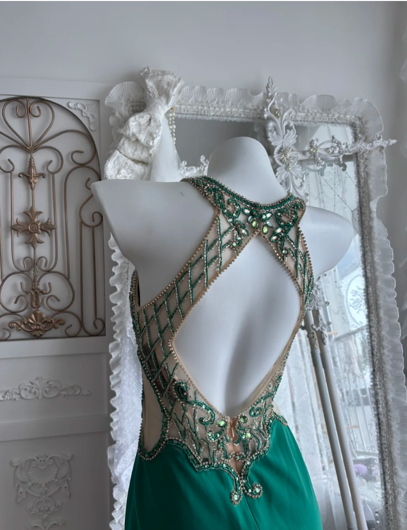 Classical Jewel Neck Beaded Homecoming Dress Green Backless Sheath Birthday Dress GG7402