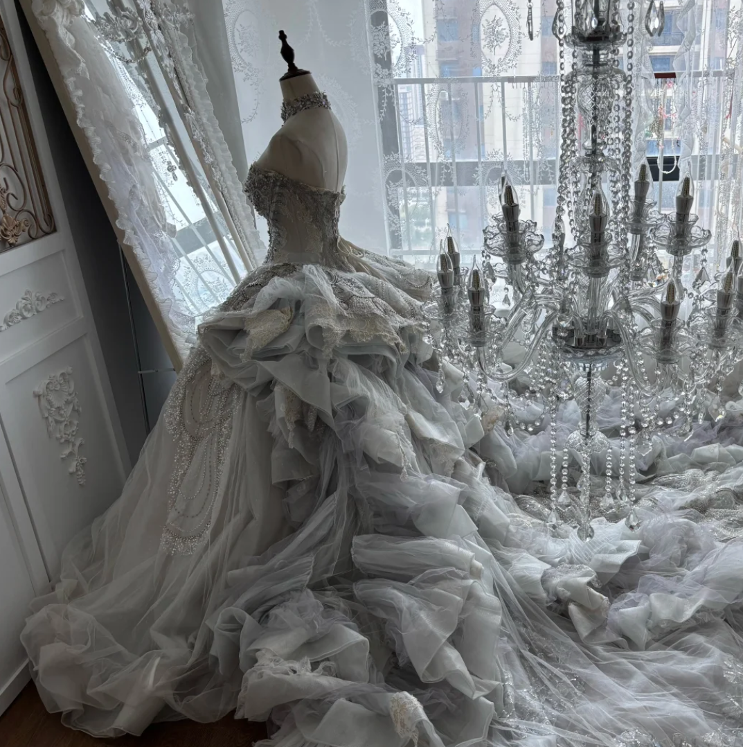 Chic Strapless Wedding Dress Appliques Beading A-Line Bridal Dress GG7404