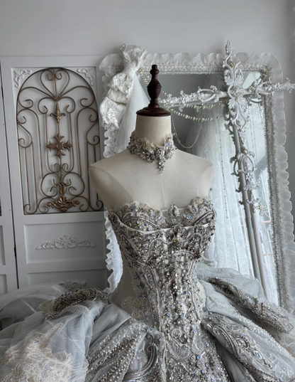 Chic Strapless Wedding Dress Appliques Beading A-Line Bridal Dress GG7404