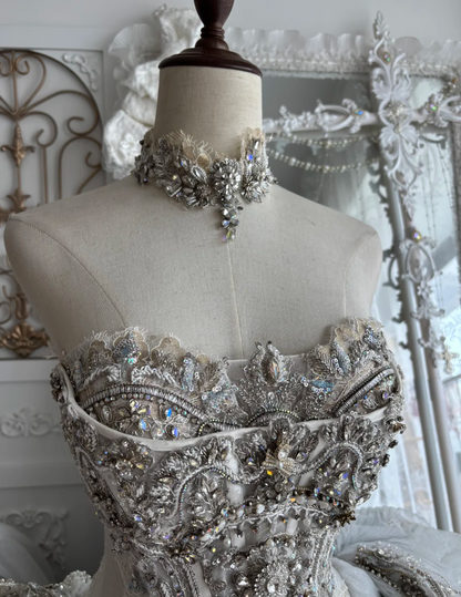 Chic Strapless Wedding Dress Appliques Beading A-Line Bridal Dress GG7404
