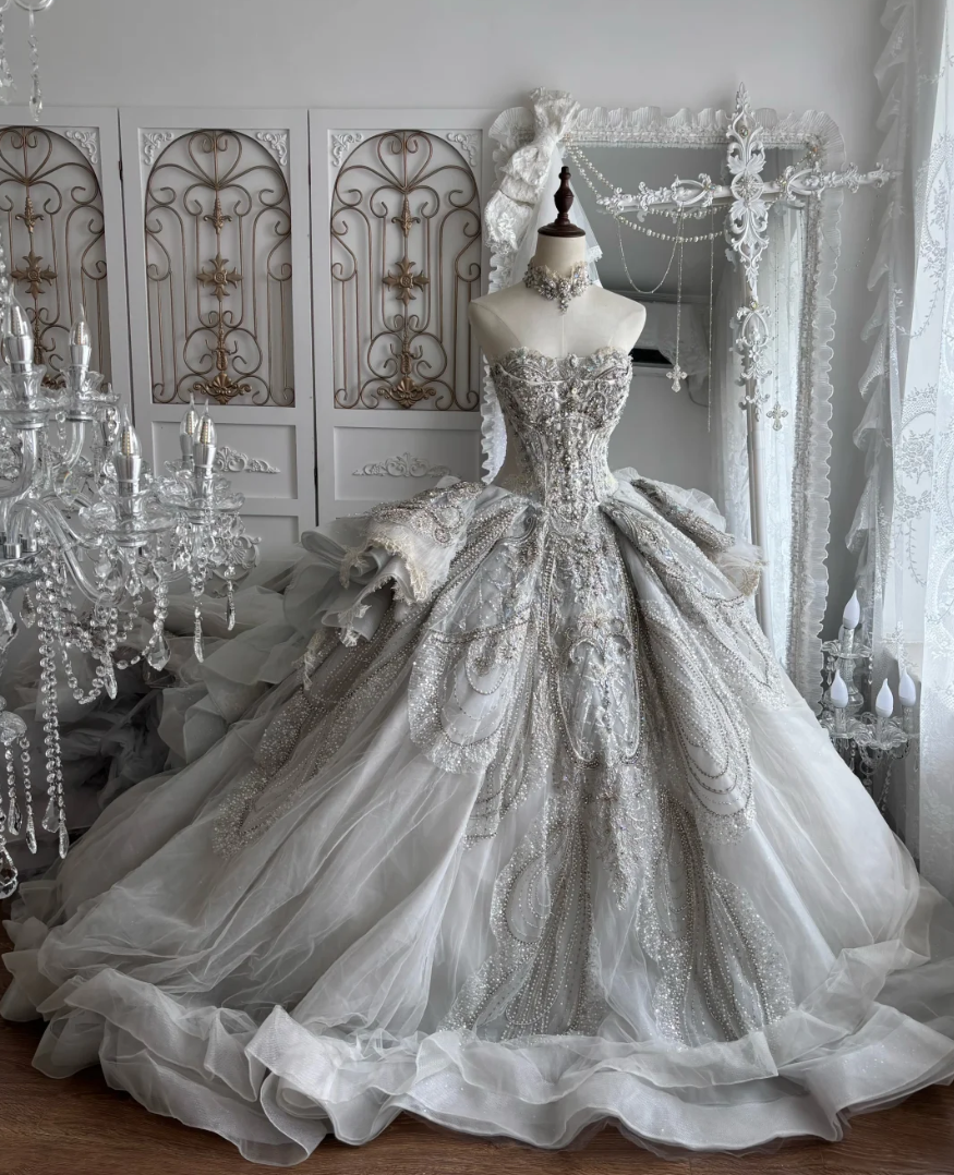 Chic Strapless Wedding Dress Appliques Beading A-Line Bridal Dress GG7404