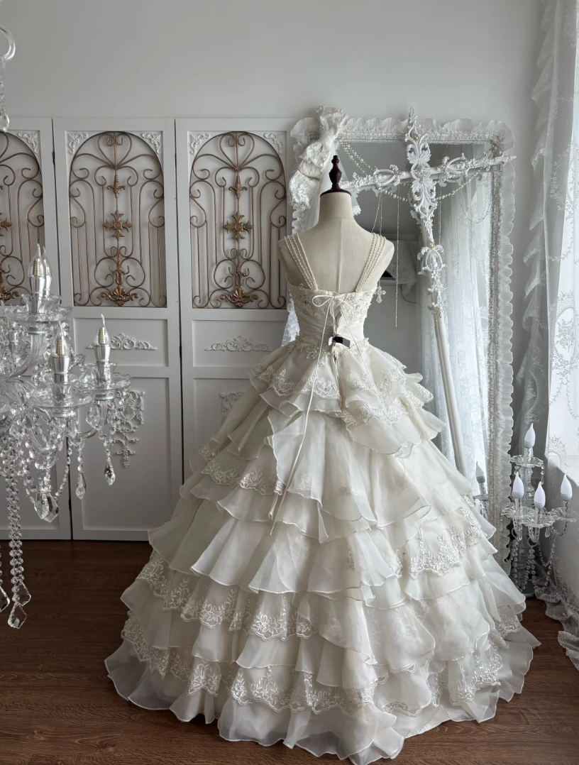 Fascinating Spaghetti Straps Wedding Dress Sequins Appliques Tiered A-Line Bridal Dress GG7413