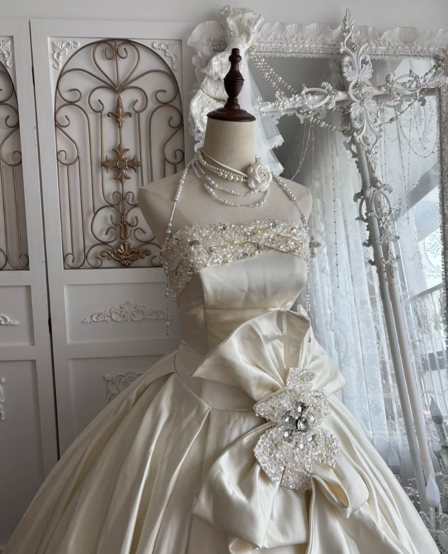 Elegant Strapless Satin Wedding Dress Sequins Crystals A-Line Bridal Dress GG7418