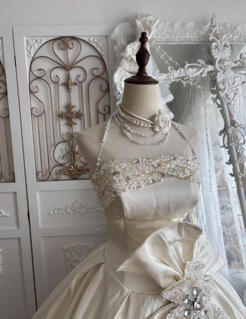 Elegant Strapless Satin Wedding Dress Sequins Crystals A-Line Bridal Dress GG7418