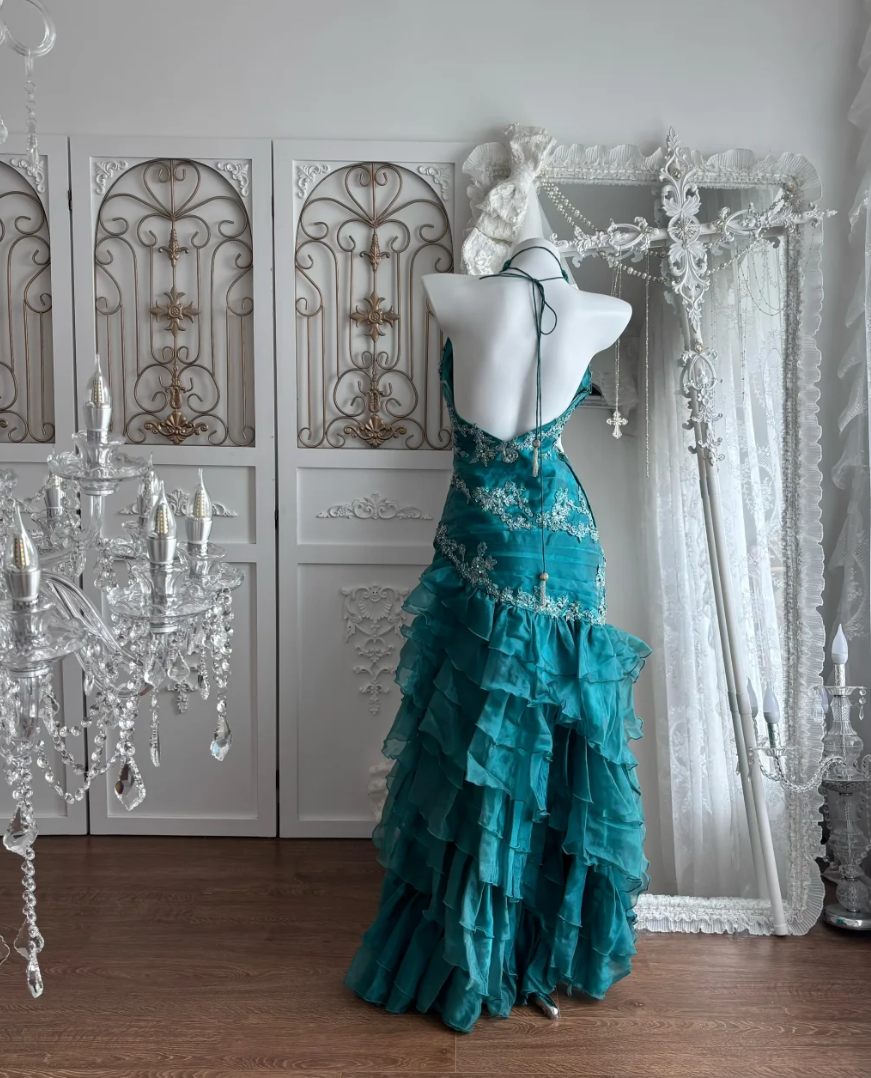 Sleek Halter Neck Green Prom Dress Appliques Backless Tiered Mermaid Evening Dress GG7421