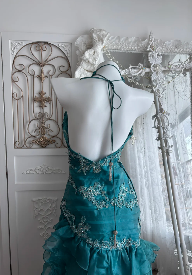 Sleek Halter Neck Green Prom Dress Appliques Backless Tiered Mermaid Evening Dress GG7421