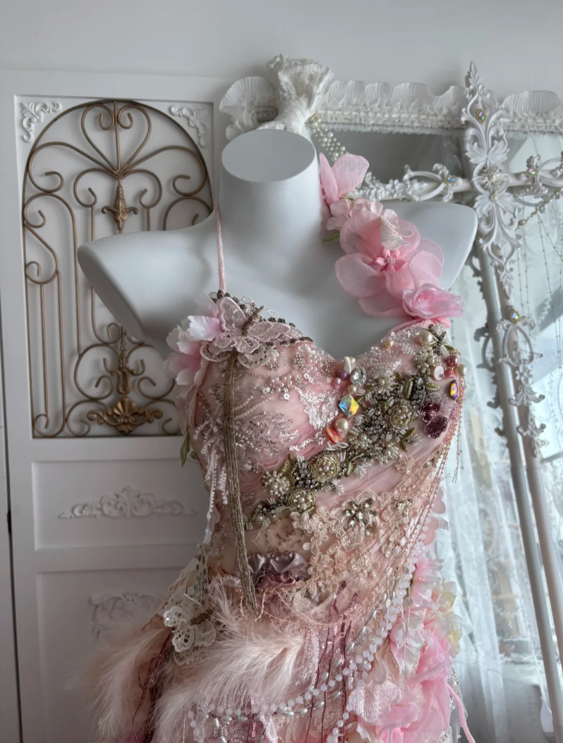 Dreamy Halter Neck Pink Prom Dress Appliques Backless Beaded Mermaid Evening Dress GG7426