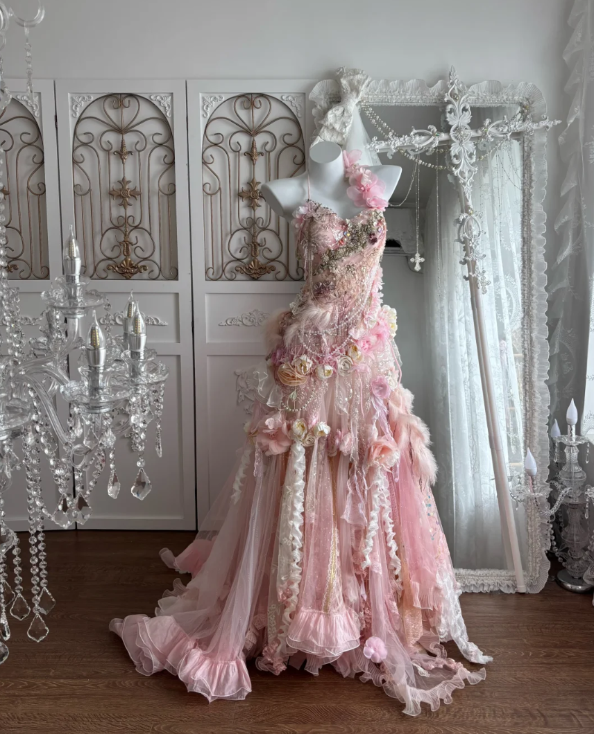 Dreamy Halter Neck Pink Prom Dress Appliques Backless Beaded Mermaid Evening Dress GG7426