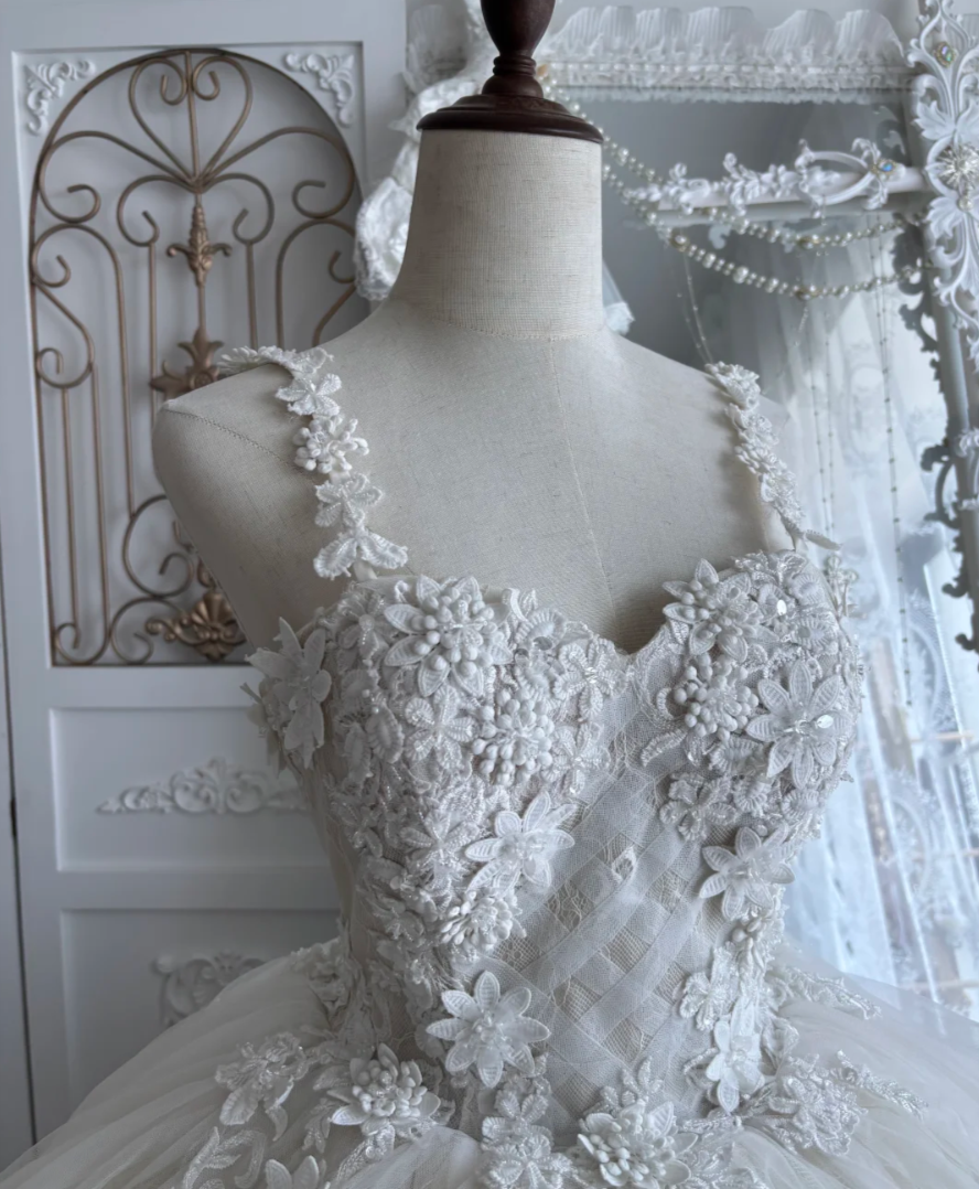 Glamorous Spaghetti Straps Wedding Dress Appliques Tulle A-Line Bridal Dress GG7442