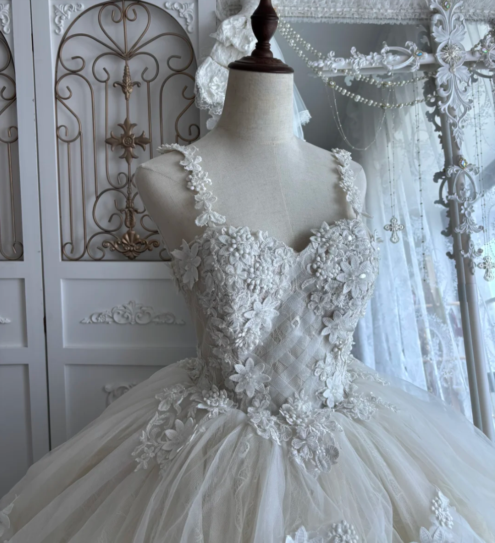Glamorous Spaghetti Straps Wedding Dress Appliques Tulle A-Line Bridal Dress GG7442