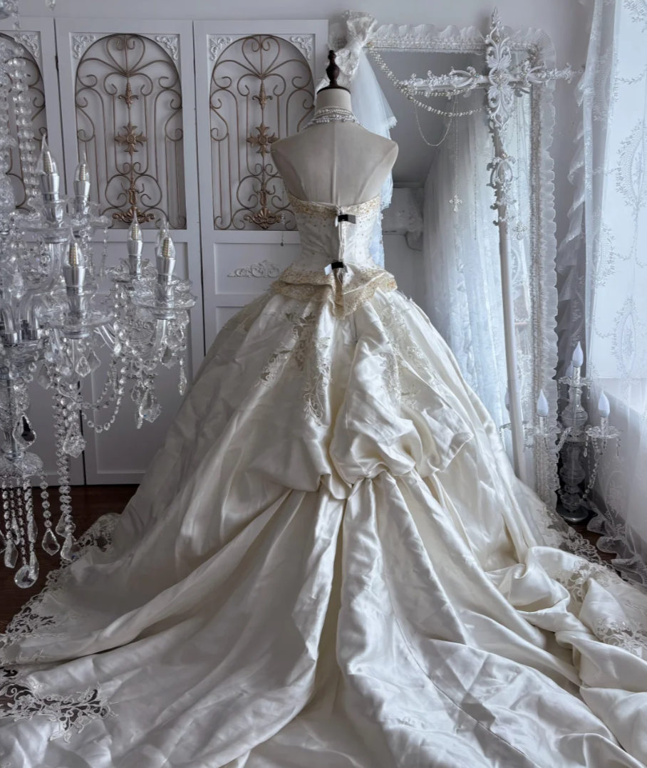 Vintage Strapless Wedding Dress 3D Appliques  Sequins A-Line Bridal Dress GG7447