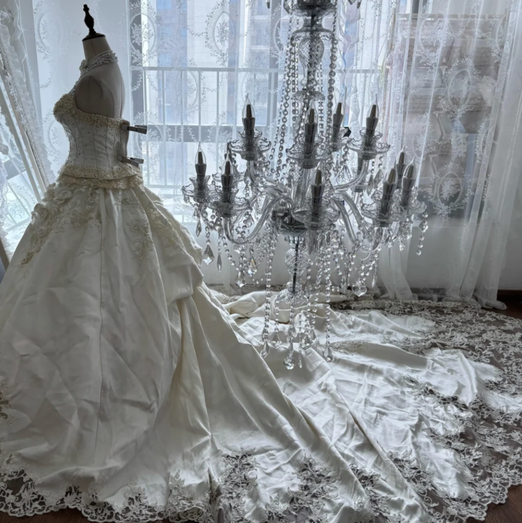 Vintage Strapless Wedding Dress 3D Appliques  Sequins A-Line Bridal Dress GG7447