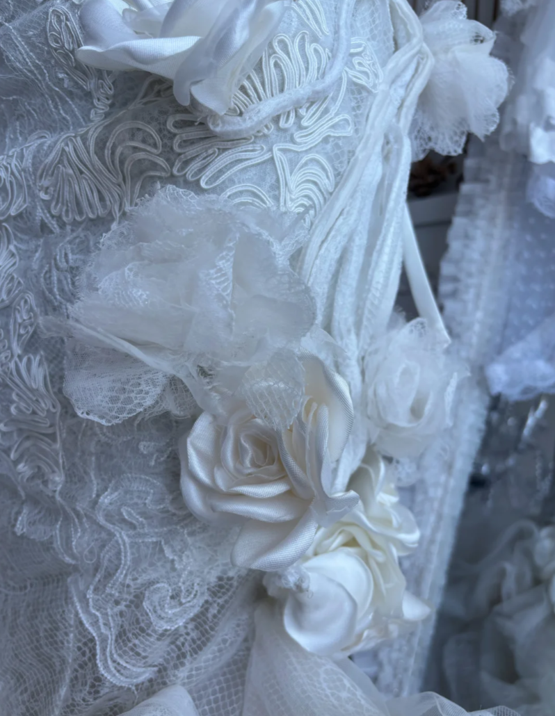 Fascinating Strapless Lace Wedding Dress Ruffles Floral Mermaid Bridal Dress GG7450