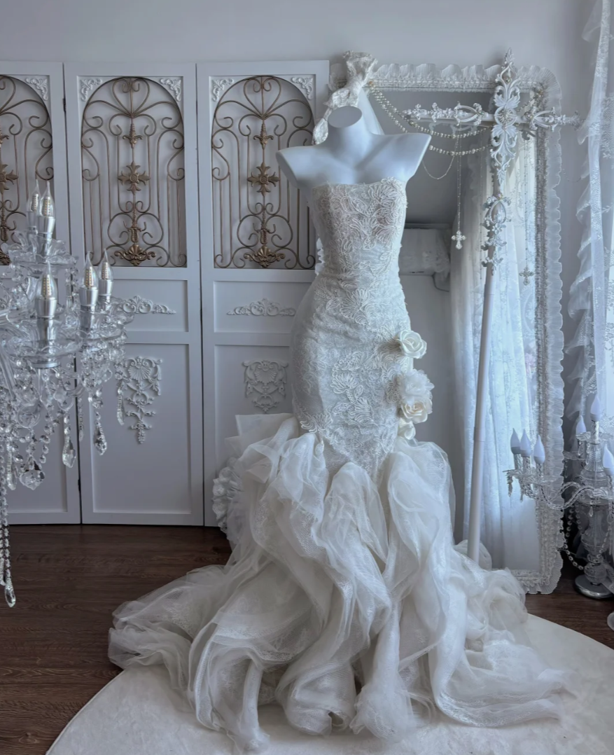 Fascinating Strapless Lace Wedding Dress Ruffles Floral Mermaid Bridal Dress GG7450