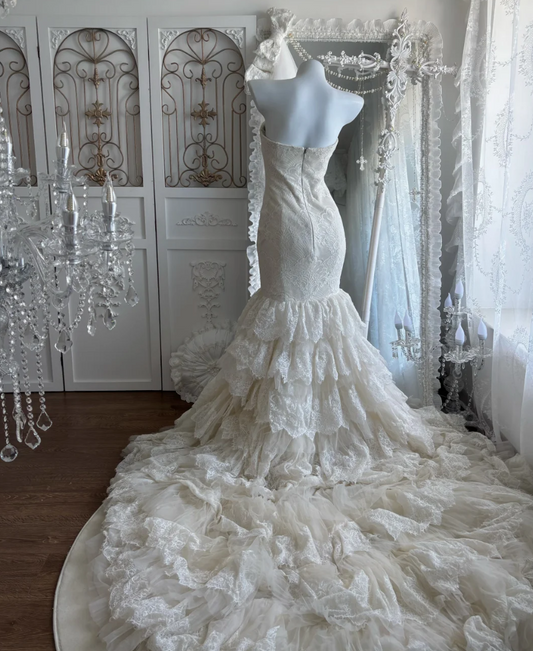 Alluring Strapless Wedding Dress Tiered Lace Mermaid Bridal Dress GG7452