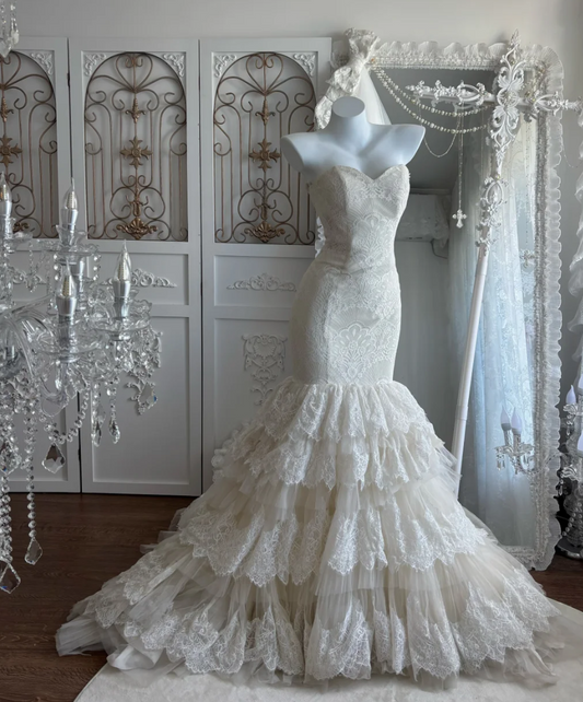 Alluring Strapless Wedding Dress Tiered Lace Mermaid Bridal Dress GG7452