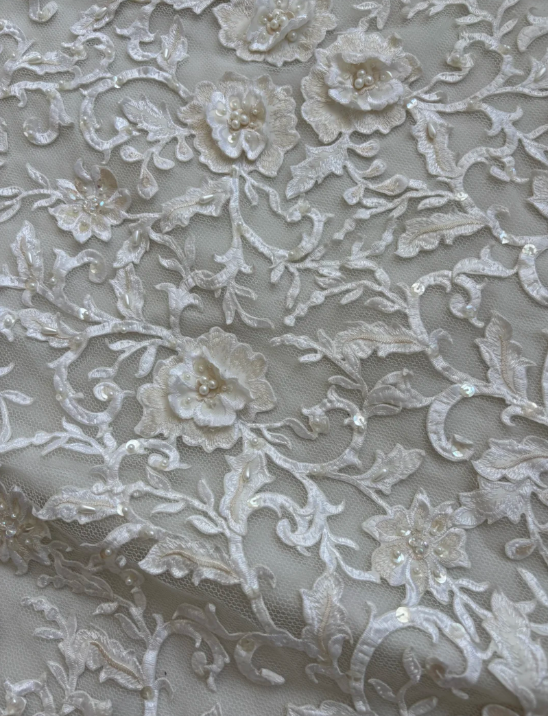 Romantic Strapless Lace Wedding Dress Sequins Handmade Flowers Mermaid Bridal Dress GG7455