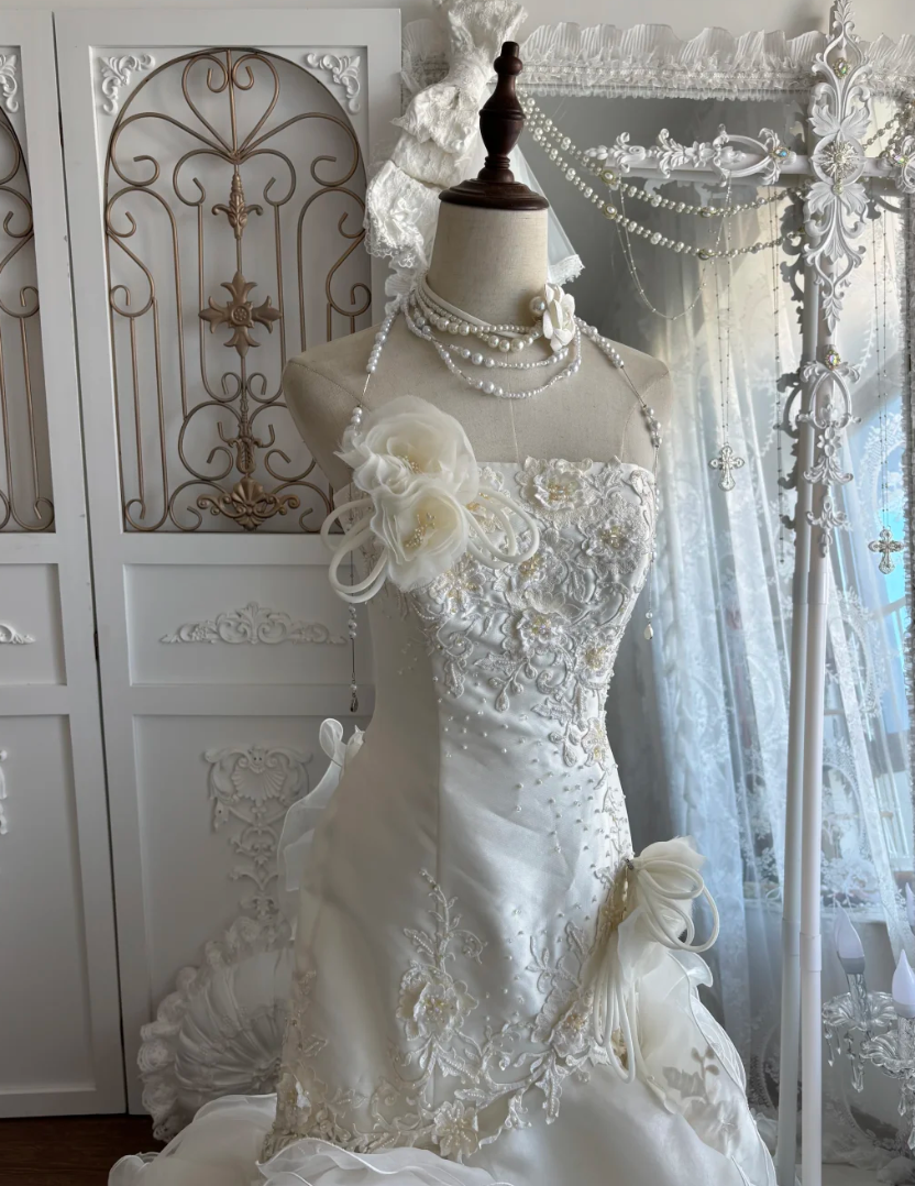 Romantic Strapless Lace Wedding Dress Sequins Handmade Flowers Mermaid Bridal Dress GG7455