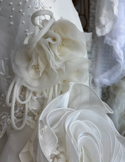 Romantic Strapless Lace Wedding Dress Sequins Handmade Flowers Mermaid Bridal Dress GG7455