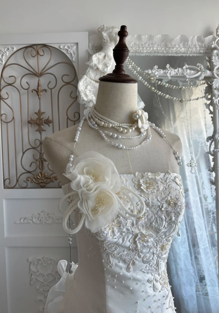 Romantic Strapless Lace Wedding Dress Sequins Handmade Flowers Mermaid Bridal Dress GG7455