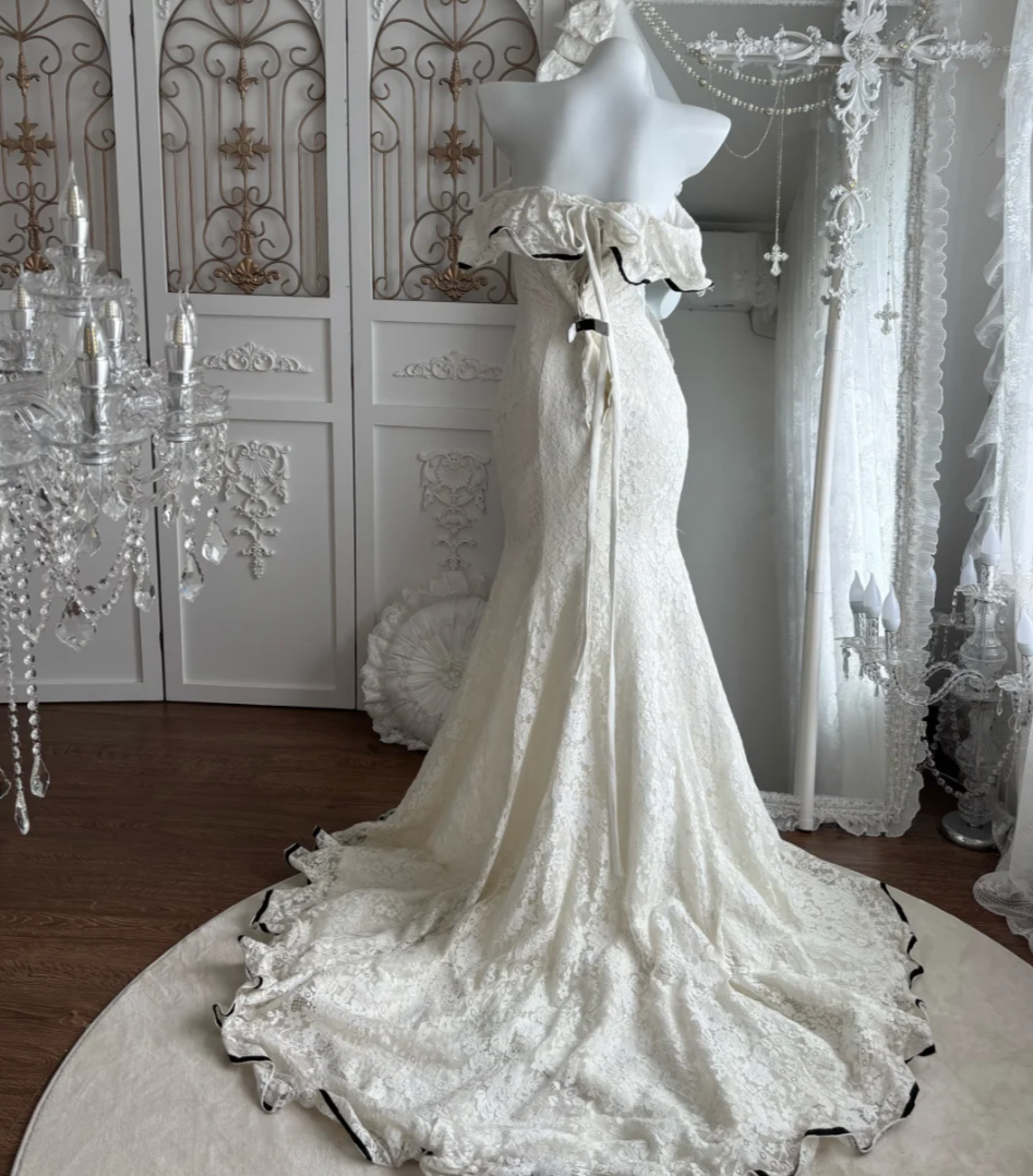 Unique Off-Shoulder White Lace Prom Dress Bow Ruffles Slit Mermaid Evening Dress GG7458